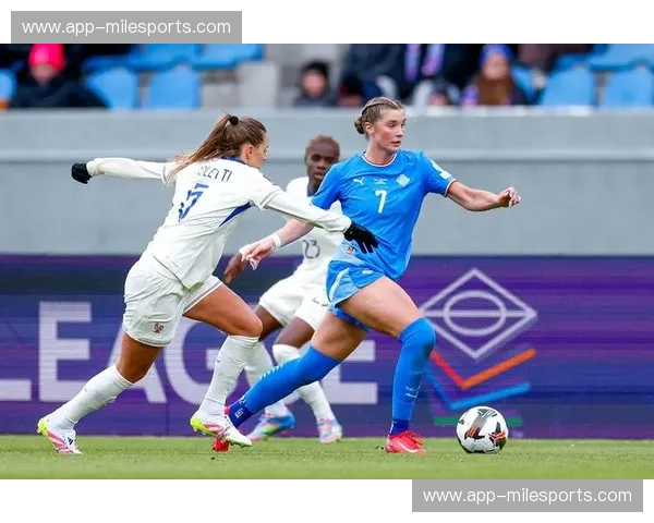 欧洲杯2022积分榜：赛场风云与数据背后的故事